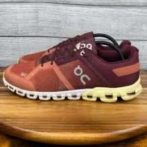 On Cloudflow running shoes in the "Rust/Limelight" colorway